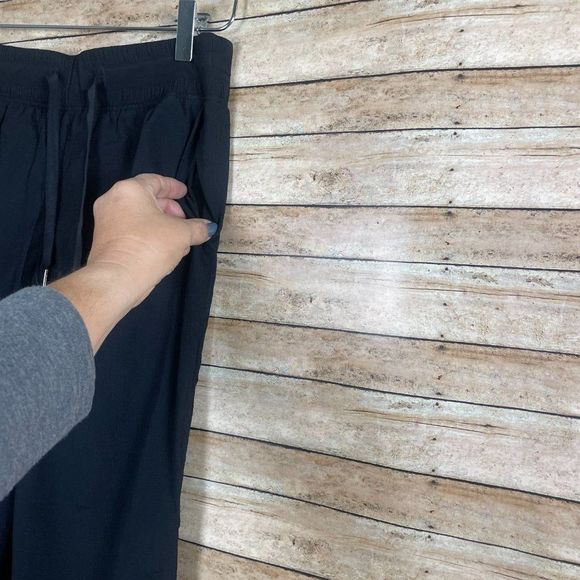 Lululemon In-Depth Black Jogger (28") size 4 - Picture 4 of 6